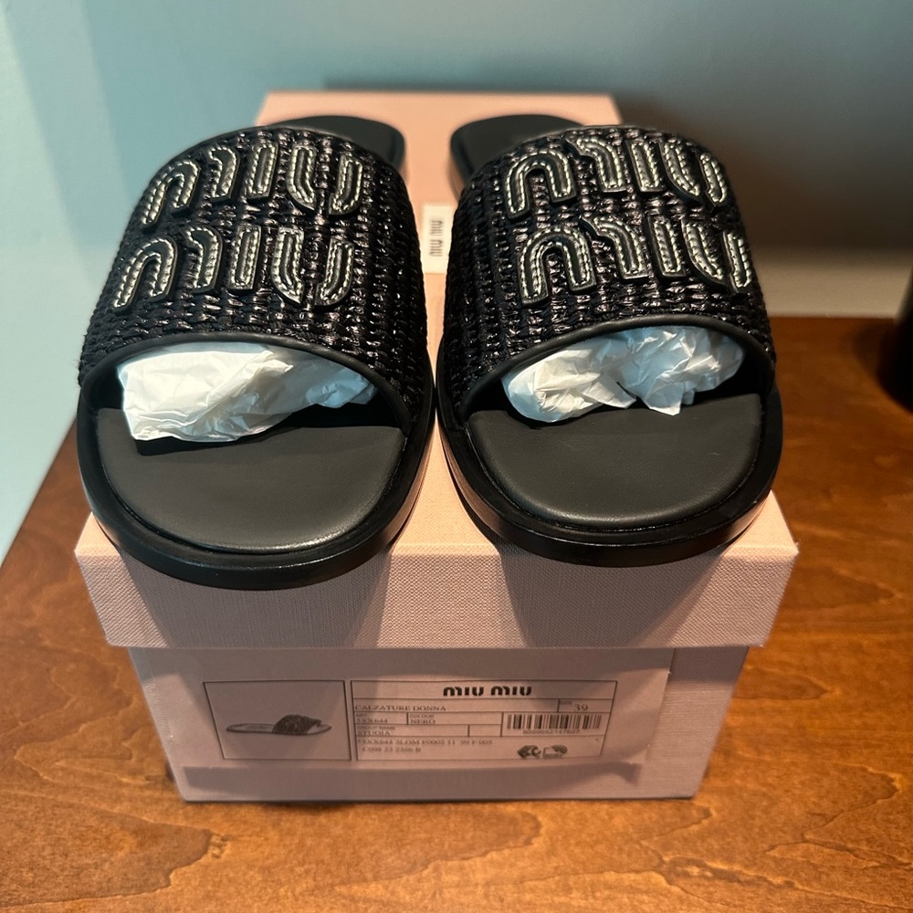 Miu Miu Logo Slides